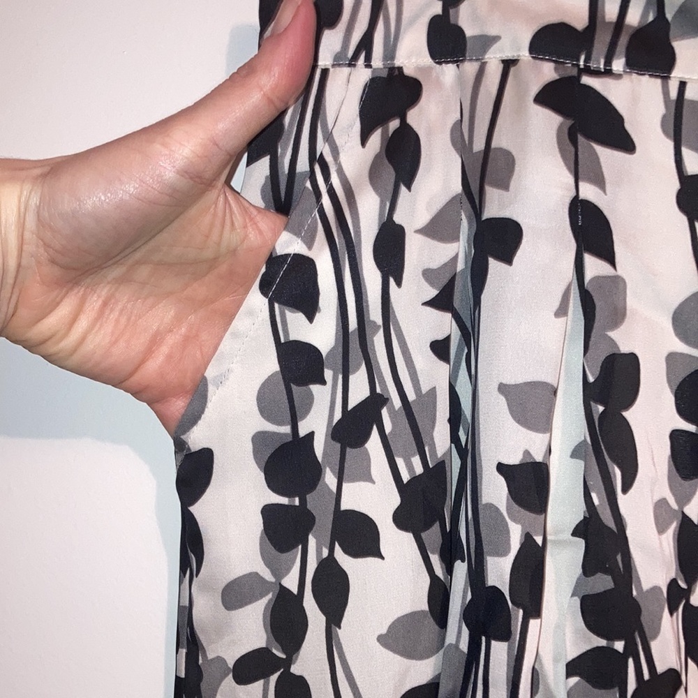 MEXX skirt, flowy, lined and light! Like-silk material, size 6.
